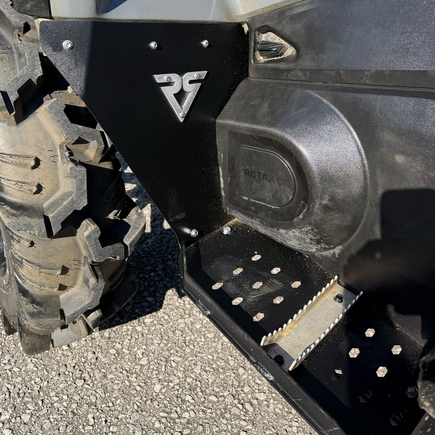 Can-Am Outlander high clearance footwells built to clear larger 34 inch tires